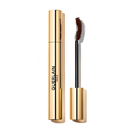 Noir G Mascara, con cepillo arqueado que se adapta a la forma de las pestañas, proporcionando un volumen y curvatura extraordinarios por 24 horas, Guerlain.