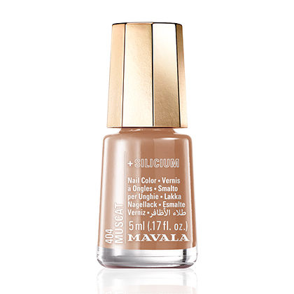 Silicium Nail Polish, esmalte formulado con silicio orgánico, mineral que contribuye a mejorar la calidad y resistencia de las uñas. Viene en 66 tonos, Mavala.